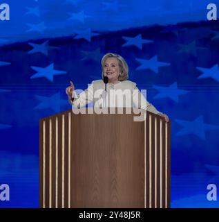 CHICAGO, Illinois – 19. August 2024: Die ehemalige Außenministerin Hillary Clinton spricht im United Center auf der Demokratischen Nationalversammlung 2024. Stockfoto