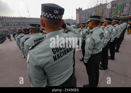 Nicht exklusiv: Mitglieder der Nationalgarde nehmen an der Militärparade zum 214. Jahrestag der mexikanischen Independe Teil Stockfoto