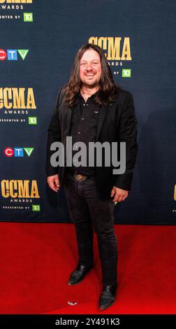 Edmonton, Kanada. September 2024. CCMA-Gitarrist des Jahres Chris Bray auf dem Red Carpet vor den Canadian Country Music Association Awards in Edmonton. (Foto: Ron Palmer/SOPA Images/SIPA USA) Credit: SIPA USA/Alamy Live News Stockfoto