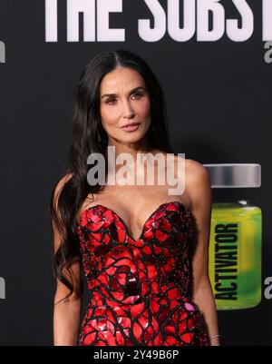 Los Angeles, Usa. September 2024. Demi Moore nimmt an der Premiere von „The Substance“ in Los Angeles bei der Directors Guild of America in Los Angeles am 16. September 2024 Teil. Die Geschichte: Elisabeth Sparkle, bekannt für eine Aerobic-Show, wird an ihrem 50. Geburtstag einem verheerenden Schlag ausgesetzt, als ihr Chef sie feuert. In ihrer Not bietet ihr ein Labor eine Substanz an, die verspricht, sie in eine verbesserte Version ihrer selbst zu verwandeln. Foto: Greg Grudt/UPI Credit: UPI/Alamy Live News Stockfoto