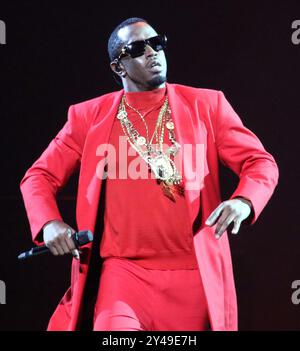 CINCINNATI, OH - 17. SEPTEMBER: Sean 'Diddy' Combs tritt während der Bad Boy Reunion Tour am 17. September 2016 in der U.S. Bank Arena in Cincinnati, Ohio auf Stockfoto