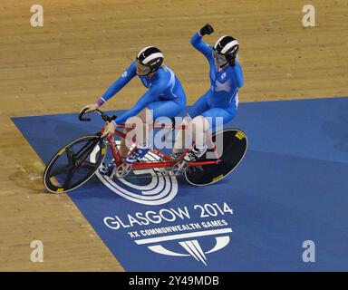 IR20140724. 24/07/14. Glasgow Commonwealth Games 2014. Rennradfahren, Sir Chris Hoy Velodrome. Die Damen Para-Sport B Tandem Semis-Finals Aileen McGlynn und Louise Haston (SCO) besiegen das australische Paar Brandie O'Connor und Breanna Hargrave. Bild Ian Rutherford ©Ian Rutherford ianrutherfordphotography@gmail.com www.ianrutherfordphotography.com 07710337520 Stockfoto