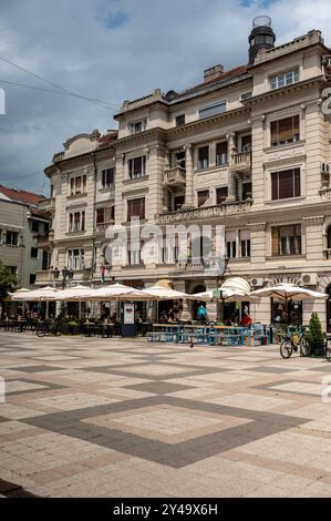 Cafes und Restaurants am Marktplatz in Novi Sad Novi Sad Deutschland *** Cafés und Restaurants auf dem Marktplatz in Novi Sad Novi Sad Deutschland Stockfoto