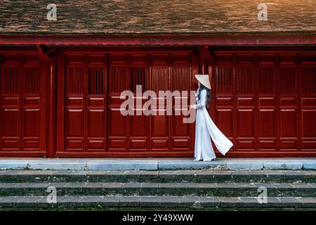 Asiatische Frau mit traditioneller vietnamesischer Kultur in Hue, Vietnam. Stockfoto
