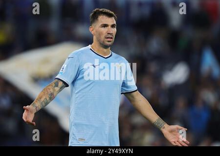 Rom, Italien. September 2024. Alessio Romagnoli von Latium ist während des Fußballspiels der Serie A zwischen SS Latium und Hellas Verona im Stadio Olimpico in Rom, Italien. Kredit: FEDERICO PROIETTI Kredit: Federico Proietti/Alamy Live News Stockfoto