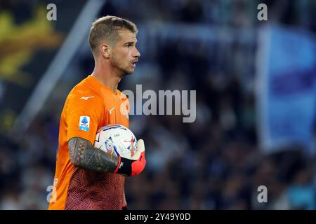 Rom, Italien. September 2024. Ivan Provedel Torhüter von Latium hält den Ball während des Fußballspiels der Serie A zwischen SS Lazio und Hellas Verona im Stadio Olimpico in Rom. Quelle: FEDERICO PROIETTI Stockfoto