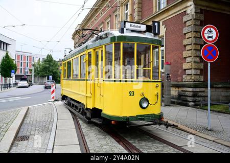 Historische Straßenbahn Triebwagen Nr. 23, Baujahr: 1928, Hersteller: WUMAG Görlitz, auf der Ausstellungsmeile rund um Forschung und Praxis zur Zukunft der Mobilität anlässlich der Europäischen Mobilitätswoche auf dem Postplatz. Görlitz, 16.09.2024 *** historische Straßenbahn Nr. 23, Baujahr 1928, Hersteller WUMAG Görlitz, auf der Ausstellungsmeile rund um Forschung und Praxis zur Zukunft der Mobilität anlässlich der Europäischen Mobilitätswoche am Postplatz Görlitz, 16 09 2024 Foto:XM.xWehnertx/xFuturexImagex mobilitatswoche 4909 Stockfoto