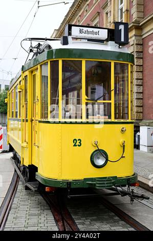 Historische Straßenbahn Triebwagen Nr. 23, Baujahr: 1928, Hersteller: WUMAG Görlitz, auf der Ausstellungsmeile rund um Forschung und Praxis zur Zukunft der Mobilität anlässlich der Europäischen Mobilitätswoche auf dem Postplatz. Görlitz, 16.09.2024 *** historische Straßenbahn Nr. 23, Baujahr 1928, Hersteller WUMAG Görlitz, auf der Ausstellungsmeile rund um Forschung und Praxis zur Zukunft der Mobilität anlässlich der Europäischen Mobilitätswoche am Postplatz Görlitz, 16 09 2024 Foto:XM.xWehnertx/xFuturexImagex mobilitatswoche 4908 Stockfoto