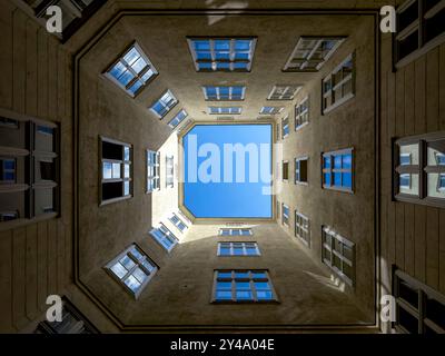 Niedrigwinkelaufnahme des wiener Gebäudes Stockfoto