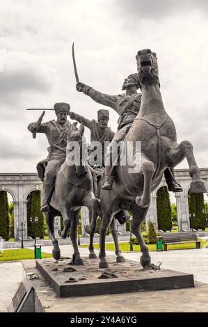 Nazran, Inguschetien, RUSSLAND - 12. MAI 2024: Ein Reiterdenkmal für das Inguschi-Regiment der Wilden Division, das Teil des Russischen Reiches war Stockfoto