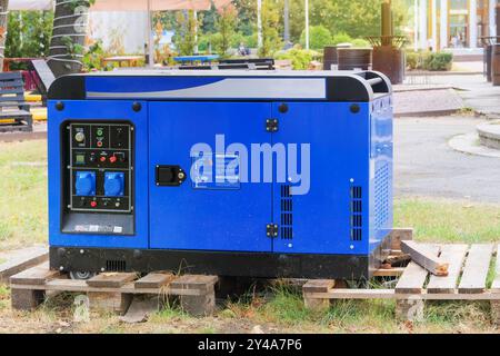 Notstromversorgung des Generators. Industrieller Generator. Autonome Notstromversorgung. Zusatz-Dieselgenerator für Notstromversorgung. Stockfoto