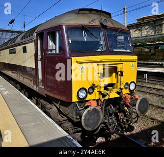 West Coast Railways Class 57/3 Diesel No 57313 Scarborough Castle an der Carlisle Citadel Station, auf der Rückseite der Northern Belle von Hull. Stockfoto