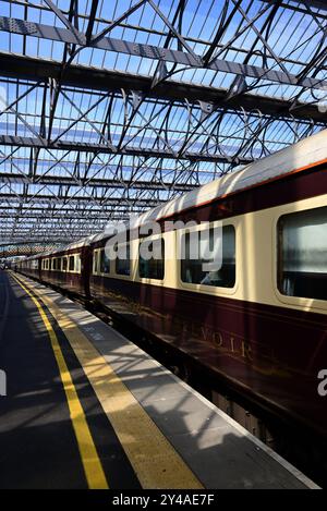 Pullman-Wagen der West Coast Railways Northern Belle Zug an der Carlisle Citadel Station, Bahnsteig 3. Stockfoto