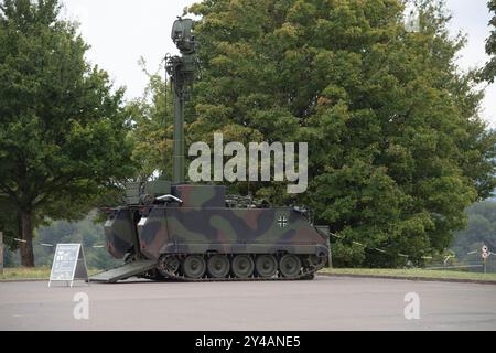 Idar Oberstein, Deutschland. September 2024. Artillerie-Beobachtungsradar ABRA, Bundesverteidigungsminister Boris Pistorius, besucht am 16. September 2024 die Artillerieschule in Idar-Oberstein, Credit: dpa/Alamy Live News Stockfoto