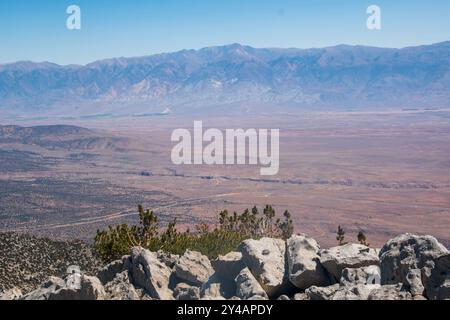 Wheeler Crest verfügt über mehrere Gipfel in der Sierra Nevada über 11.000 m Höhe, die Bishop und das Owens Valley in Kalifornien überblicken. Stockfoto