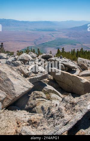 Wheeler Crest verfügt über mehrere Gipfel in der Sierra Nevada über 11.000 m Höhe, die Bishop und das Owens Valley in Kalifornien überblicken. Stockfoto