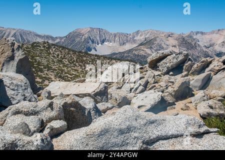 Wheeler Crest verfügt über mehrere Gipfel in der Sierra Nevada über 11.000 m Höhe, die Bishop und das Owens Valley in Kalifornien überblicken. Stockfoto