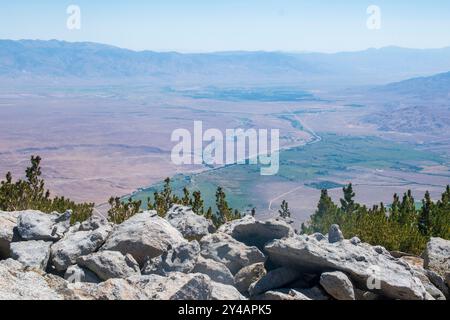 Wheeler Crest verfügt über mehrere Gipfel in der Sierra Nevada über 11.000 m Höhe, die Bishop und das Owens Valley in Kalifornien überblicken. Stockfoto