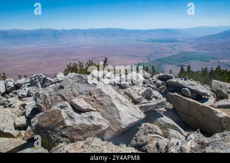 Wheeler Crest verfügt über mehrere Gipfel in der Sierra Nevada über 11.000 m Höhe, die Bishop und das Owens Valley in Kalifornien überblicken. Stockfoto