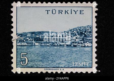 ISTANBUL, TÜRKEI - 25. DEZEMBER 2020: Türkischer Stempel zeigt die Stadt Izmit Stockfoto