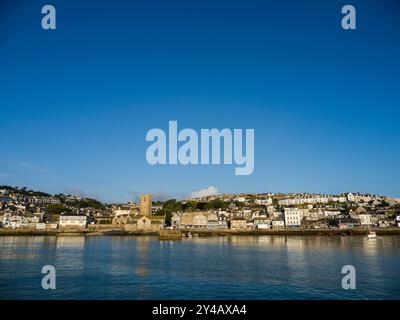 Dawn, St Ia's Parish Church, Church of England Church, St Ives Harbour, St Ives, Cornwall, England, GROSSBRITANNIEN, GB. Stockfoto