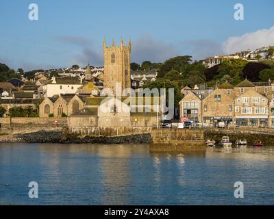 Dawn, St Ia's Parish Church, Church of England Church, St Ives Harbour, St Ives, Cornwall, England, GROSSBRITANNIEN, GB. Stockfoto