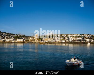 Dawn, St Ia's Parish Church, Church of England Church, St Ives Harbour, St Ives, Cornwall, England, GROSSBRITANNIEN, GB. Stockfoto