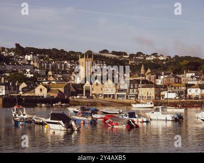 Dawn, St Ia's Parish Church, Church of England Church, St Ives Harbour, St Ives, Cornwall, England, GROSSBRITANNIEN, GB. Stockfoto