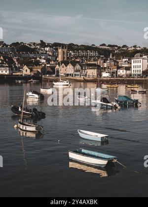 Dawn, St Ia's Parish Church, Church of England Church, St Ives Harbour, St Ives, Cornwall, England, GROSSBRITANNIEN, GB. Stockfoto