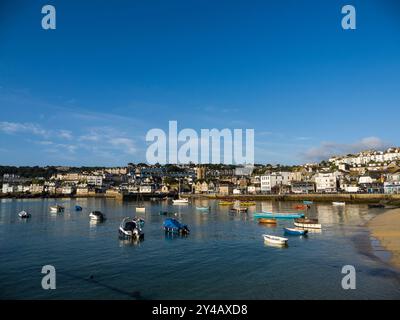 Dawn, St Ia's Parish Church, Church of England Church, St Ives Harbour, St Ives, Cornwall, England, GROSSBRITANNIEN, GB. Stockfoto