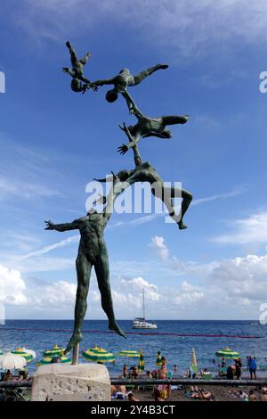 Andrea Roggis Skulptur Famiglia in volo in Amalfi, Italien, Europa Stockfoto
