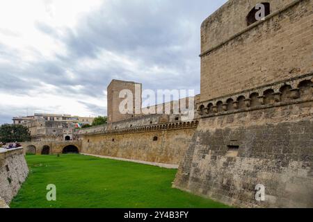 Burggraben rund um das Castello Normanno-Svevo aka Norman-Schwäbisches Schloss in Bari, italien, Europa Stockfoto
