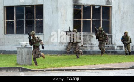 Shikama, Japan. September 2024. Mitglied der 6. Leichten gepanzerten Brigade der französischen Armee und des 39 Infanterieregiments der japanischen Bodenselbstverteidigung nehmen am Dienstag, den 17. September 2024, an der gemeinsamen militärischen Übung „Brunet Takamori 24“ im Manövriergebiet Ojojihara in der Präfektur Miyagi, Japan, Teil. Foto: Keizo Mori/UPI Credit: UPI/Alamy Live News Stockfoto