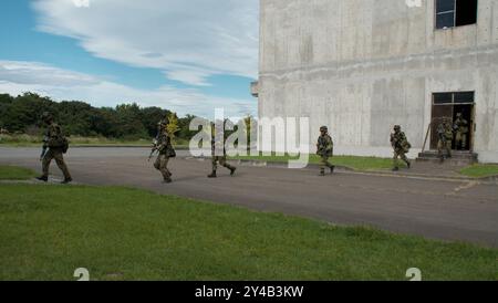 Shikama, Japan. September 2024. Das 39 Infanterieregiment der japanischen Bodenselbstverteidigungsstreitkräfte nimmt am Dienstag, den 17. September 2024, an der gemeinsamen militärischen Übung „Brunet Takamori 24“ in der Manövrierzone Ojojihara in der Präfektur Miyagi, Japan, Teil. Foto: Keizo Mori/UPI Credit: UPI/Alamy Live News Stockfoto