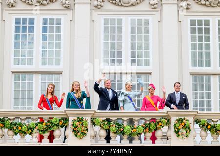 Den Haag, Niederlande, 2024 2011-09-17 14:21:27 DER HAAG, 17-09-2024, Noordeinde PalaceKönig Willem Alexander und Königin Maxima mit Prinzessin Amalia und Prinzessin Alexia und Prinz Constantijn mit Prinzessin Laurentien während des Prinzessin Day auf dem Balkon des Noordeinde Palace FOTO: NL Beeld/Patrick van EMST Credit: NL Beeld / Patrick van EMST Stockfoto