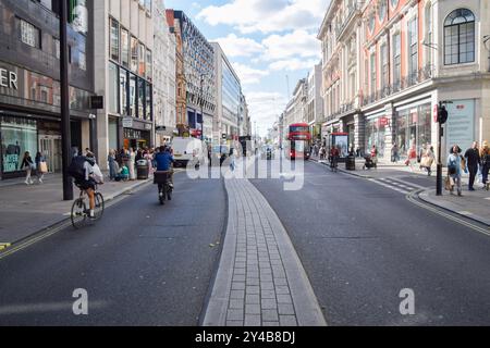 London, England, Großbritannien. September 2024. Ein allgemeiner Blick auf die Oxford Street als Londoner Bürgermeister Sadiq Khan kündigt Pläne zur Fußgängerzone der berühmten Einkaufsstraße an. (Kreditbild: © Vuk Valcic/ZUMA Press Wire) NUR REDAKTIONELLE VERWENDUNG! Nicht für kommerzielle ZWECKE! Stockfoto