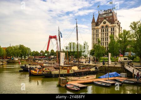 Die Rotterdam Witte Huis mit dem Oude Havn im Vordergrund, Rotterdam, Niederlande Stockfoto