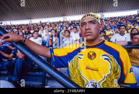 Mexiko, Mexiko-Stadt. Unterstützer im Estadio Azteca. Fußballstadion des Club America. Stockfoto