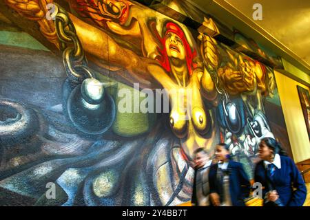 Mexiko, Mexiko-Stadt. Palacio de Bellas Artes: Wandgemälde La Nueva Democracia ( 1945 ) von David Alfaro Siqueiros. Stockfoto