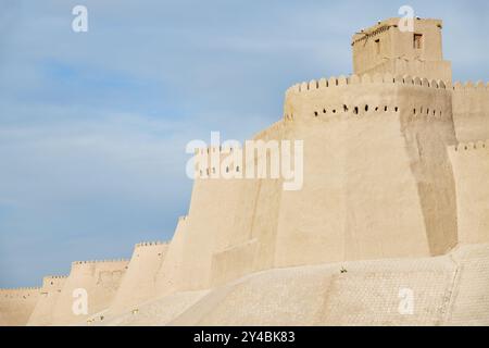 Mauer von Ichan Kala. Altstadt Chiwa in der Provinz Xorazm, Usbekistan. Stadt an der Seidenstraße Stockfoto