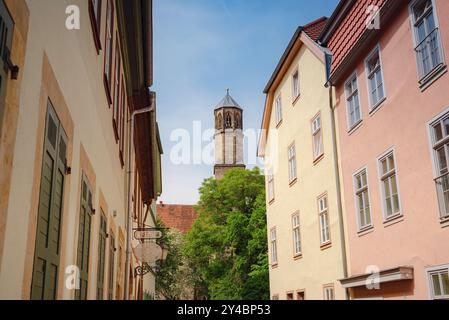 Erfurt, Deutschland - 21. Mai 2023: Fassaden von Gebäuden im Stadtzentrum, historisches Erbe. Stockfoto