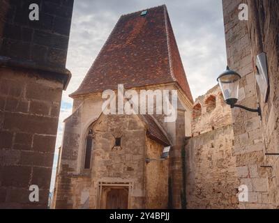 Perchtoldsdorf, Österreich - 22. JULI 2023. Details zur Pfarrkirche hl. Katholische Augustinus-Kirche, erbaut im 15. Und 16. Jahrhundert. Stadt Perchtoldsdorf Stockfoto