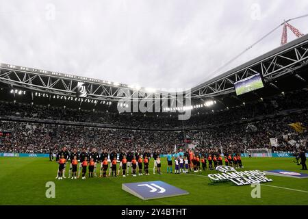 Torino, Italien. August 2024. Am 17. September 2024 stehen Teams vor dem Fußball-Spiel der UEFA Champions League zwischen Juventus FC und PSV Eindhoven im Juventus-Stadion in Turin, Nordwesten Italiens, an. Sport - Fußball . (Foto: Fabio Ferrari/LaPresse) Credit: LaPresse/Alamy Live News Stockfoto