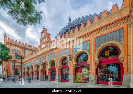 Sevilla, Spanien, 15. November 2009, der alte Bahnhof Cordoba ist heute ein lebhaftes Einkaufszentrum in Sevilla, Spanien, das vor Besuchern und wunderschönen Landschaften strotzt Stockfoto