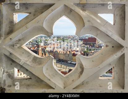 Luftaufnahme von Breslau durch architektonische Ornamente auf der Aussichtsplattform, Polen, Europa Stockfoto