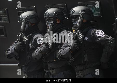 16. September 2024 in Mexiko-Stadt: Mitglieder der Nationalgarde nehmen an der Militärparade zum 214. Jahrestag des mexikanischen Unabhängigkeitstages Teil. (Kreditbild: © Ian Robles/OKULARIS via ZUMA Press Wire) NUR REDAKTIONELLE VERWENDUNG! Nicht für kommerzielle ZWECKE! Stockfoto