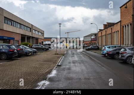 Vorst, Hauptstadt Brüssel, Belgien, 13. September 2024 - Rue des anciens Etangs, mit Unternehmen der Kunst- und Designbranche Stockfoto