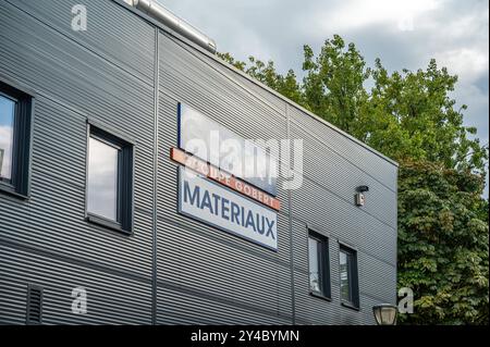 Anderlecht, Hauptstadt Brüssel, Belgien, 16. SEP, 2024 Baustoffe bei der Gobert-Industrie Stockfoto