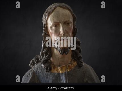 Palmesel Holzfigur um 1880, Christusdetail, auf dunklem Hintergrund, Dominikanerkloster Wettenhausen, Schwaben, Bayern, Deutschland, Europa Stockfoto