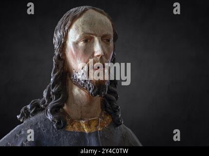 Palmesel Holzfigur um 1880, Christusdetail, auf dunklem Hintergrund, Dominikanerkloster Wettenhausen, Schwaben, Bayern, Deutschland, Europa Stockfoto